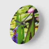 De lotusbloem van de libel en paarse bloem ronde klok (Hoek)