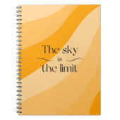 De lucht is de limiet oranje abstracte gradiënt notitieboek (Voorkant)