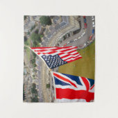 De luchtballon vliegt over de weg. wandkleed (Voorkant)