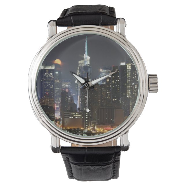 De maan gaat over Midtown New York. Horloge (Voorkant)