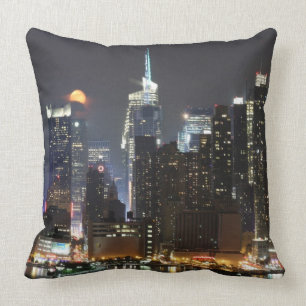 De maan gaat over Midtown New York. Kussen