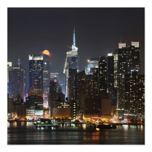 De maan gaat over Midtown New York. Poster (Voorkant)