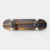 De maan vanavond over de Brug van de baai Skateboard (Horizontaal)