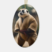 De machtige Meerkat: Sumo Showdown, Keramisch Ornament (Links)
