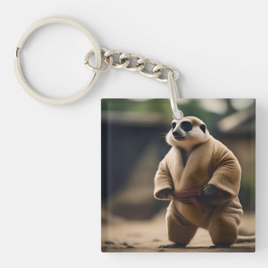 De machtige Meerkat: Sumo Showdown, Sleutelhanger (voorkant)
