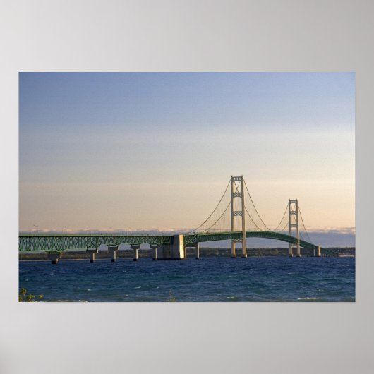 De Mackinac Bridge die de Straat van 3 overspannen Poster (Voorkant)