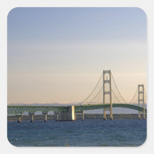 De Mackinac Bridge die de Straat van 3 overspannen Vierkante Sticker