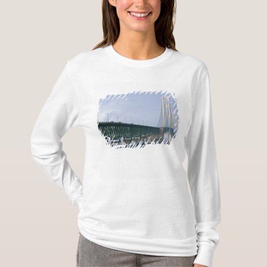 De Mackinac-brug die de Straat van 2 overspant T-shirt (Voorkant)