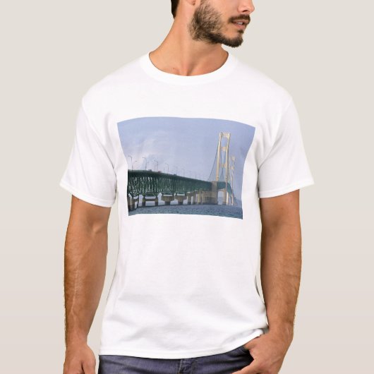 De Mackinac-brug die de Straat van 2 overspant T-shirt (Voorkant)