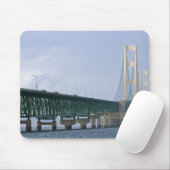 De Mackinac-brug die de Straits van 2 overspant Muismat (Met muis)