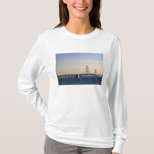 De Mackinac-brug overspant de Straits of 3 T-shirt (Voorkant)