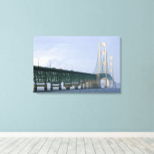 De Mackinac-brug overspant de Straits of Canvas Afdruk (Insitu (Houten vloer))