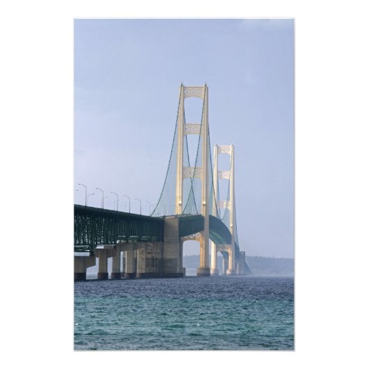 De Mackinac-brug overspant de Straits of Foto Afdruk (Voorkant)