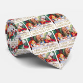 DE MAD HATTER WIST EEN MERRY UNBIRTHDAY. STROPDAS (Opgerold)