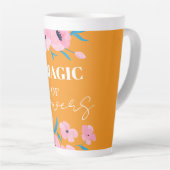 De magie van bloemen latte mok (Rechterhoek)