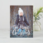 De magie van kersttypografie-overlayfoto feestdagenkaart (Staand voorkant)