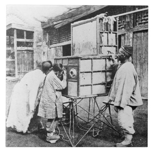 De magische lantaarn, c.1870 (b/w foto) tegeltje (Voorkant)