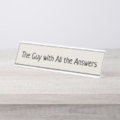 De man met alle antwoorden bureau naambordje (Voorkant)