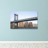 De Manhattan Bridge over de East River Canvas Afdruk (Insitu (Houten vloer))