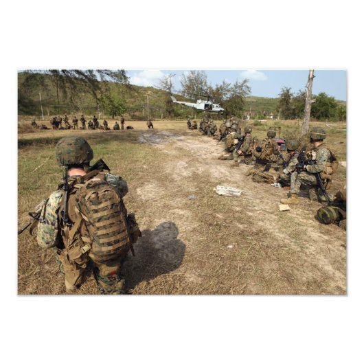 De Marines van de V.S. verstrekken veiligheid als  Foto Afdruk (Voorkant)