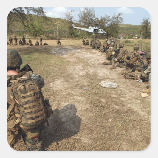 De Marines van de V.S. verstrekken veiligheid als  Vierkante Sticker (Voorkant)