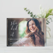 De Mededelingen van de Partij 2023 Afstuderen Foto Aankondiging (Staand voorkant)