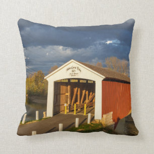 De Medora bedekte brug gebouwd in 1875 Kussen