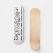De meer corrupte regering is de meest corrupte wet skateboard (Voorkant)