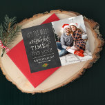 De meest prachtige foto van het tijdscalkbord feestdagenkaart<br><div class="desc">Het ontwerp van de feestelijke fotokaart is voorzien van een  rustige stijl met "Het is de mooiste tijd van het jaar" gemengde typografie,  een accent van kerstgroen en een zwarte achtergrond met een getextureerde vormgeving.</div>