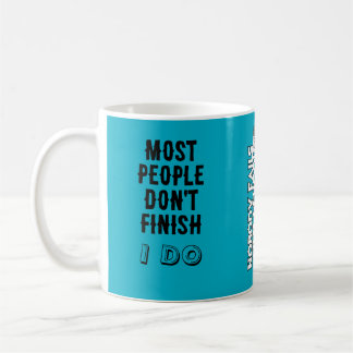 De meeste mensen maken het niet af. / Ik wel. Koffiemok