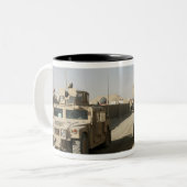 De mijnbestendige hinderlaag is beschermd tweekleurige koffiemok (Voorkant links)