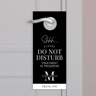 De minimale salonbehandelkamer mag niet verstoord deurhanger
