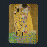 De minnaars omhelzen elkaar by Gustav Klimt Magneet<br><div class="desc">Zonlicht schittert van de wervelende gouden omhelzing die de geliefden omringt in het meesterwerk De Kus van Gustav Klimt. De scène is een paradox van intimiteit en isolement. Het paar staat op een afgrond, een veld van kleurrijke bloemen aan hun voeten, maar ze zijn zich niet bewust van de wereld...</div>