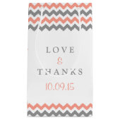 De Moderne Chevron Trouwcollectie- Roze & Grijs Klein Cadeauzakje (Voorkant)