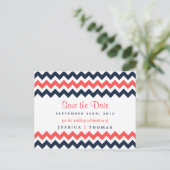 De moderne Chevron Wedding Collectie marine en kor Aankondigingskaart (Staand voorkant)