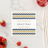 De moderne Chevron Wedding Collectie marine & Gold Servet (Insitu)