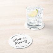 De moderne liefde bruist bruiloftsreceptie ronde kartonnen onderzetter (Insitu)