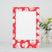 De moderne rood-witte Doodled Heart Valentijnsdag Briefpapier (Staand voorkant)