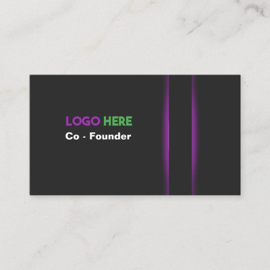 De moderne zwarte en Paarse professional Visitekaartje (Voorkant)