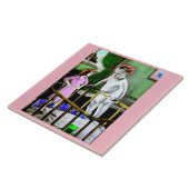 De moeder van 1940 en haar grote baby tegeltje (Zijkant)