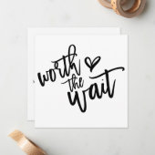 De moeite waard de wachtende bruiloft Save the Dat Notitiekaartje (Voorkant / Achterkant in situ)