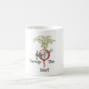 De Mok van de bietenkoffie omdraaien