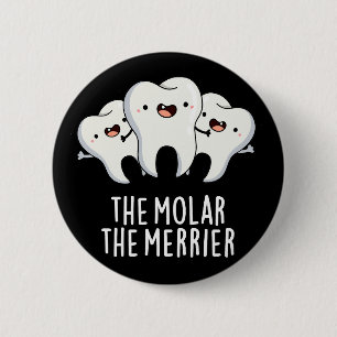 De Molar de Merrier Funny Dental Pun Dark BG Ronde Button 5,7 Cm