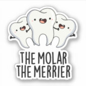 De Molar de Merrier Funny Tooth Pun Sticker (Voorkant)