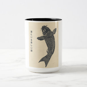 de mooie koi-vis in de zee tweekleurige koffiemok