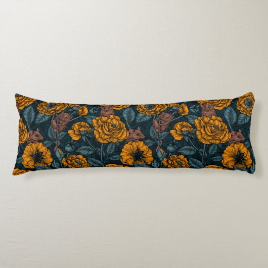 De muizenpartij in het oranje en blauw lichaamskussen (Voorkant)