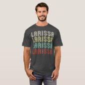 De naam is Larissa in Funny Retro  Disco T-shirt (Voorkant volledig)