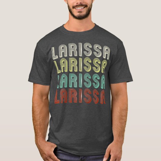 De naam is Larissa in Funny Retro  Disco T-shirt (Voorkant)