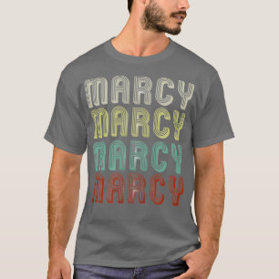 De naam is Marcy in de  retro disco T-shirt