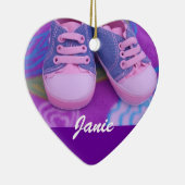 De naam van het kind siercadeaus Roze schoenen Keramisch Ornament (Rechts)